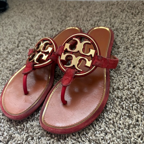 Tory Burch Metal Miller Embossed Sandals Red Apple Gold Logo Size 8.5 - Picture 2 of 4